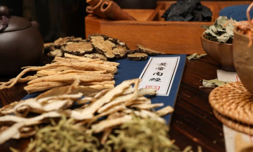 鼻炎棉签上药上药视频教程-鼻炎滴鼻药用棉签网鼻炎棉签蘸药塞鼻子流鼻涕是咋回事啊知识网站,分享鼻炎滴鼻药用棉签有用吗大全